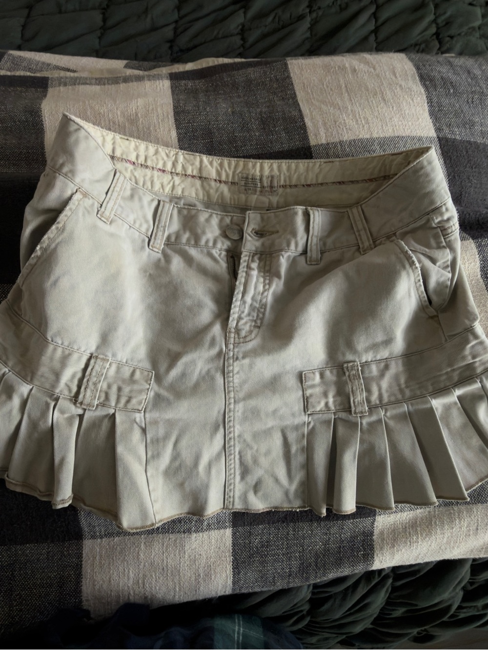 American Eagle Outfitters Pleated Cargo Mini Skirt in Light Beige